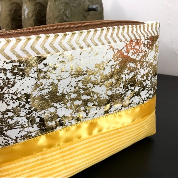 Gold Ribbon Zipper Pouch - Picture 7 of 8